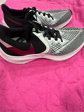 Nike Women’s Black, White & Pink Running Sneakers